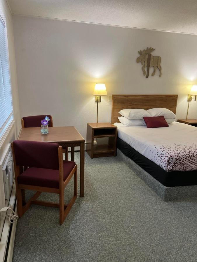Northwoods Motel Ladysmith ภายนอก รูปภาพ