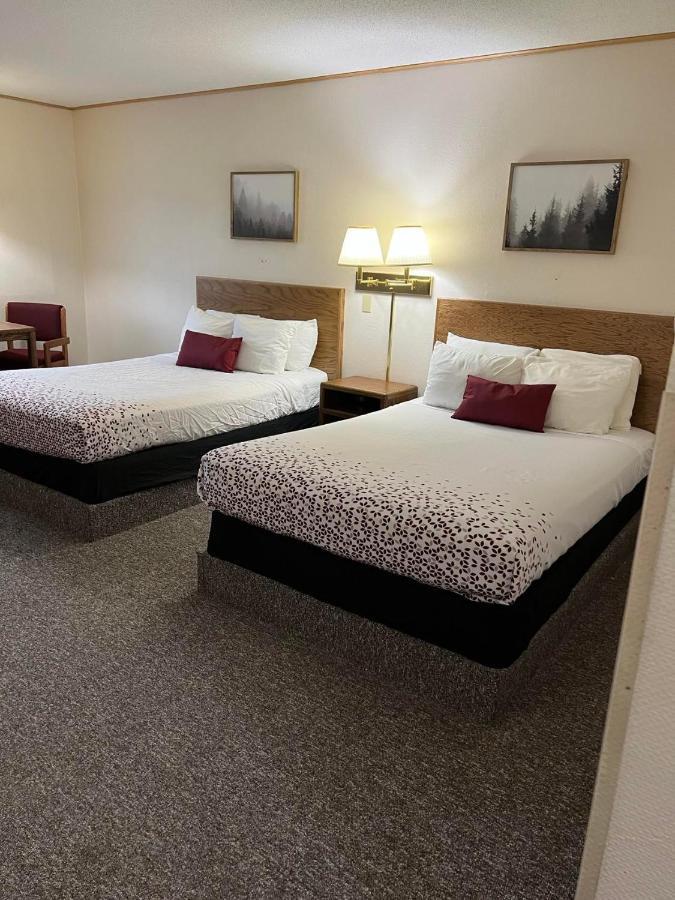 Northwoods Motel Ladysmith ภายนอก รูปภาพ