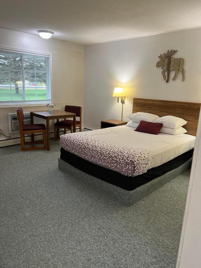 Northwoods Motel Ladysmith ภายนอก รูปภาพ